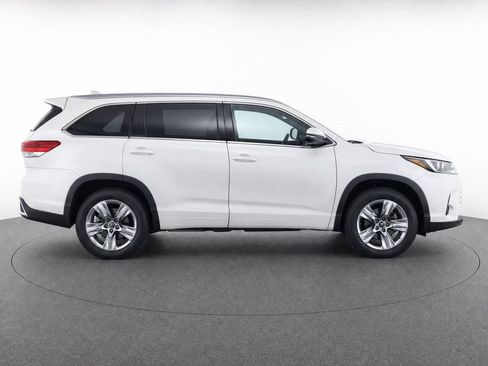Used 2019 Toyota Highlander Limited FWD image 31