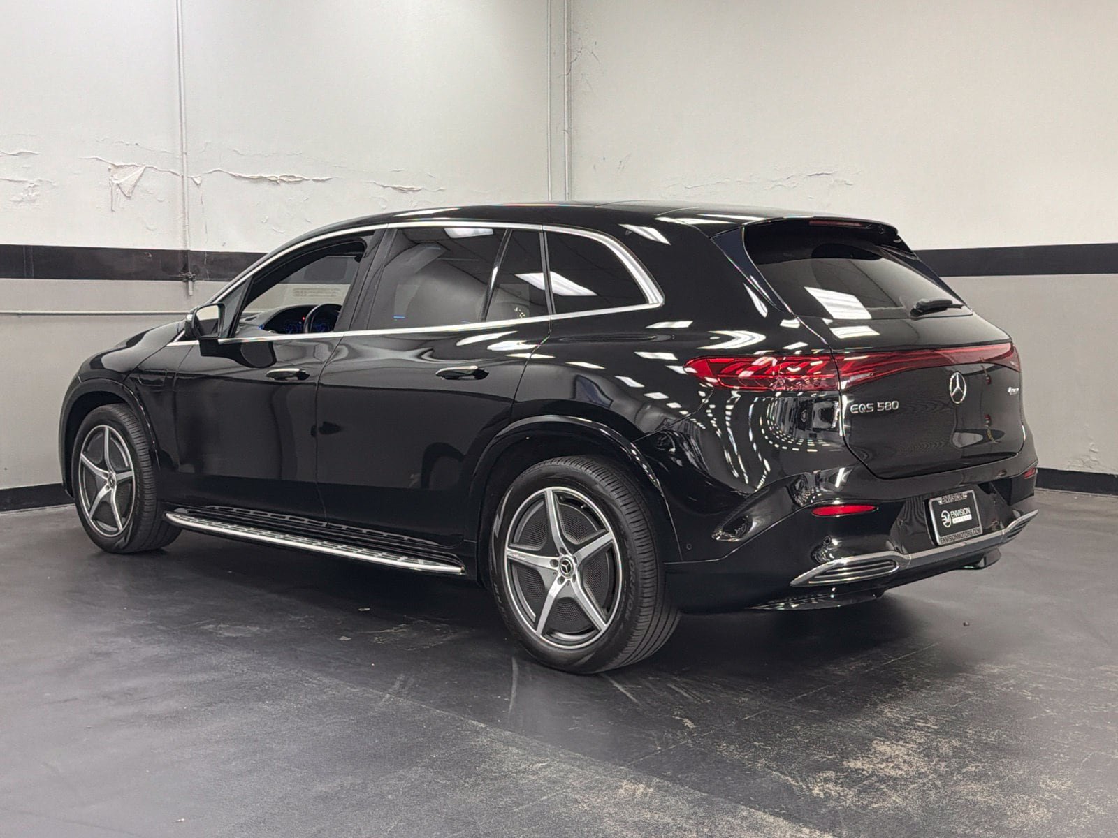 Used 2024 Mercedes-Benz EQS 580 4MATIC SUV w/ Exclusive Trim Package image 8