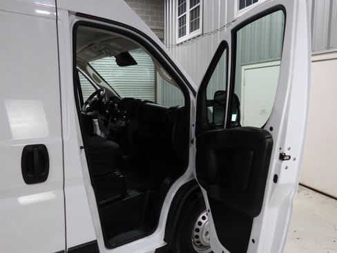Used 2024 RAM ProMaster 2500 w/ Convenience Group FWD image 12