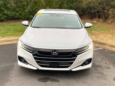 Used 2022 Honda Accord Touring image 2
