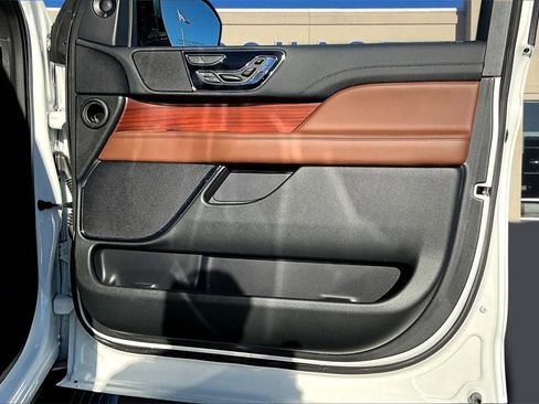 Used 2022 Lincoln Navigator L Reserve image 28