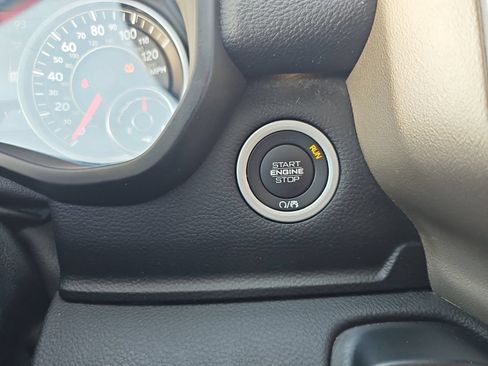 Used 2019 RAM 1500 Laramie AWD/4WD image 21