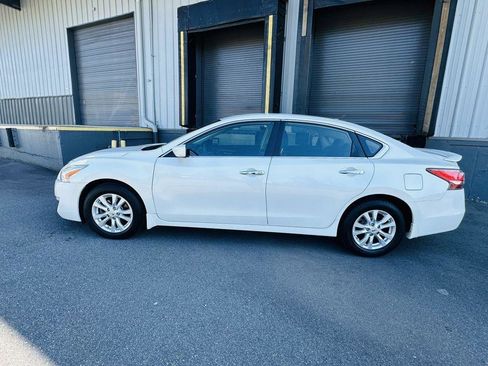Used 2014 Nissan Altima 2.5 S w/ Sport Value Package FWD image 2