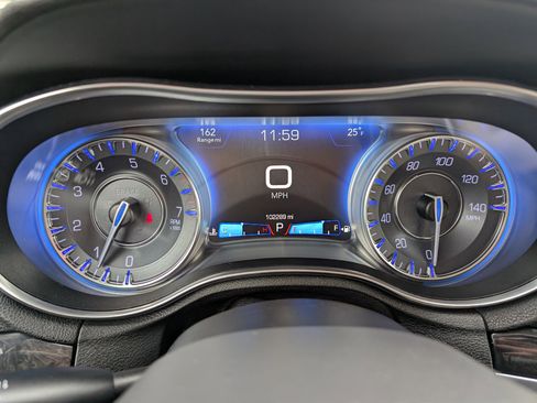 Used 2018 Chrysler 300 Limited image 16