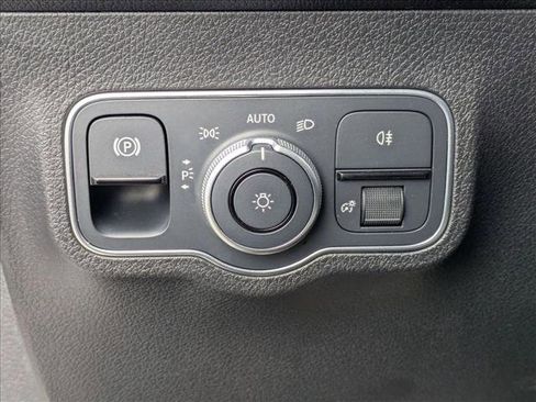 Certified 2023 Mercedes-Benz GLB 250 image 11