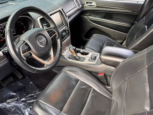 Used 2017 Jeep Grand Cherokee Limited w/ Luxury Group II image 4