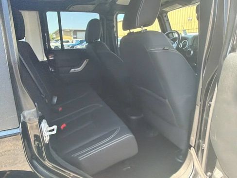 Used 2018 Jeep Wrangler Unlimited Sahara AWD/4WD image 12