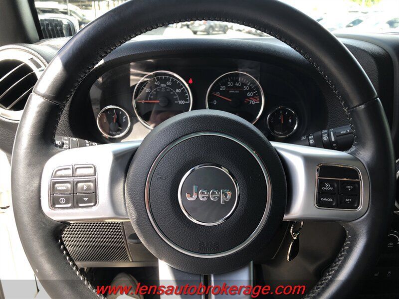 Used 2016 Jeep Wrangler Unlimited Rubicon AWD/4WD image 15