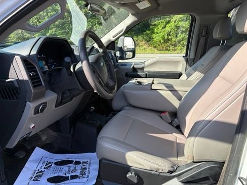 Used 2019 Ford F550 4x4 Regular Cab Super Duty image 12