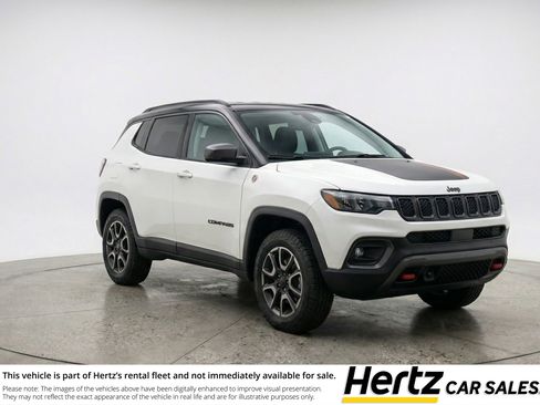 Used 2025 Jeep Compass Trailhawk image 1