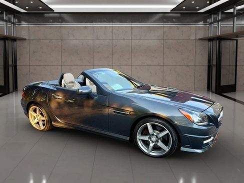 Used 2015 Mercedes-Benz SLK 250 image 26
