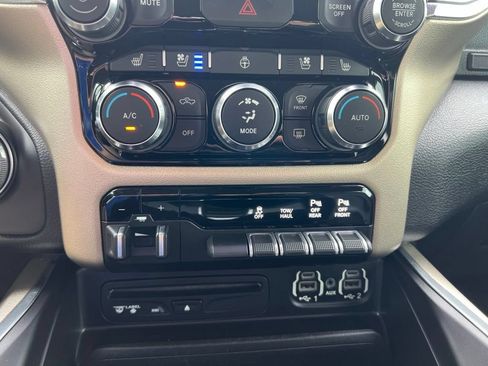 Used 2019 RAM 1500 Laramie AWD/4WD image 18