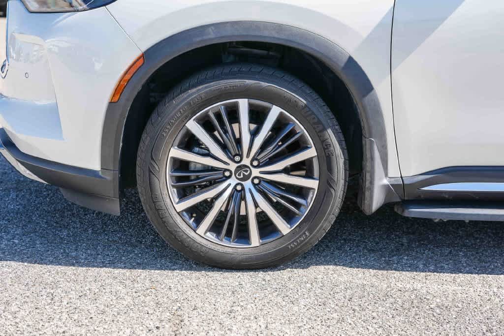 Used 2023 INFINITI QX60 Sensory AWD/4WD image 11