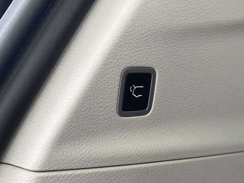 Used 2024 Chrysler Pacifica Touring-L FWD image 21