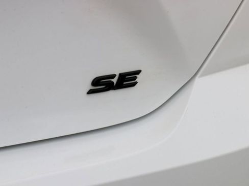 Used 2026 Toyota Camry XLE w/ Convenience Package image 9