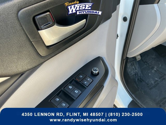 Used 2019 Toyota Highlander XLE FWD image 16