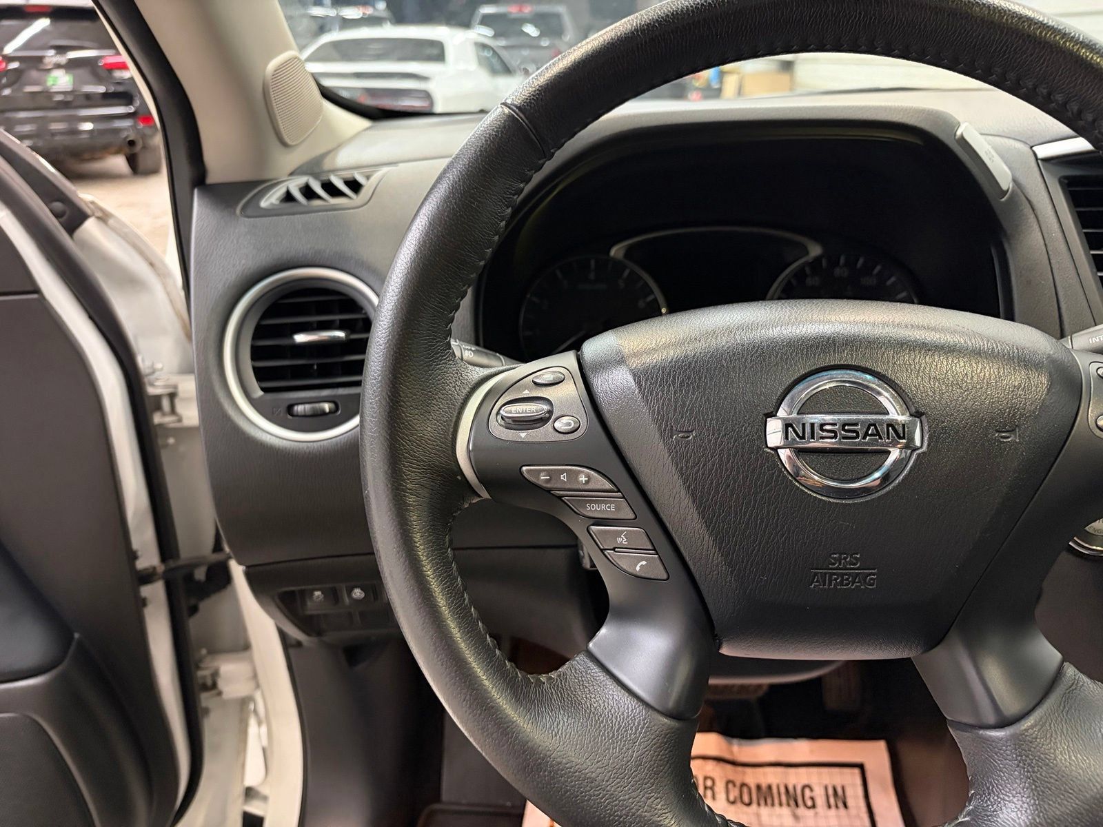 Used 2014 Nissan Pathfinder Platinum w/ Platinum Premium Package AWD/4WD image 15