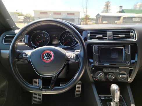 Used 2016 Volkswagen Jetta Sport image 10