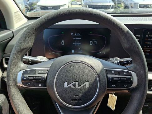 Used 2023 Kia Sportage LX image 18
