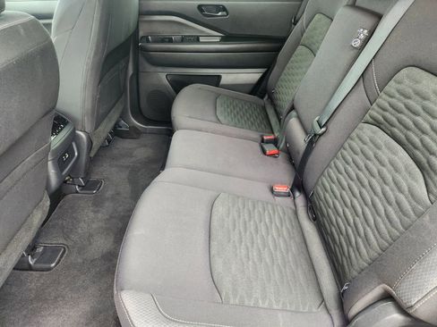 Used 2025 Nissan Pathfinder SV AWD/4WD image 34