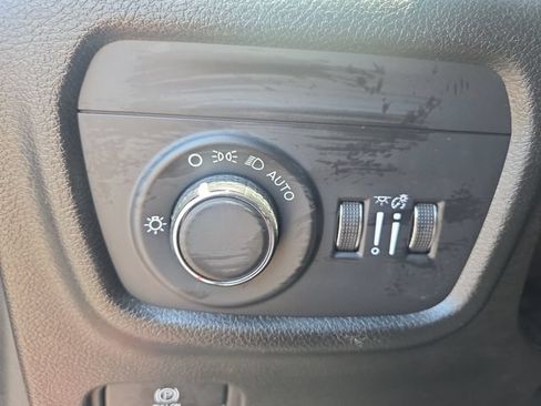 Used 2024 Jeep Grand Cherokee Laredo RWD image 18