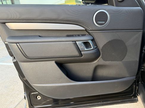 Used 2024 Land Rover Discovery Dynamic SE image 8