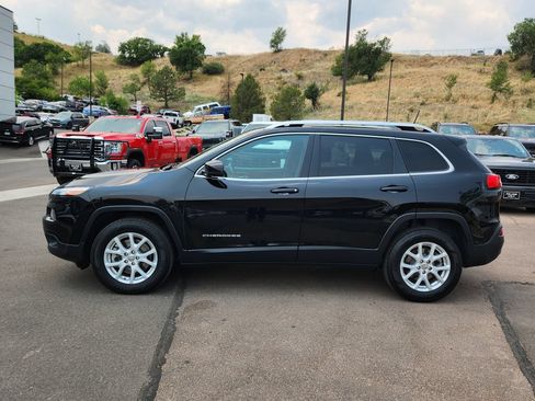 Used 2017 Jeep Cherokee Latitude w/ Safety/Convenience Group AWD/4WD image 4
