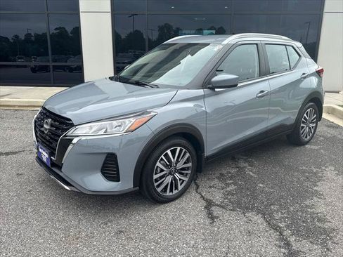 Used 2024 Nissan Kicks SV FWD image 3