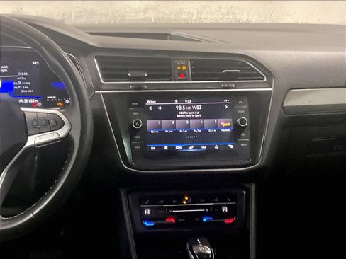 Used 2023 Volkswagen Tiguan SE image 18