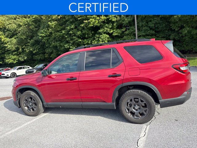 Used 2025 Honda Pilot TrailSport image 6
