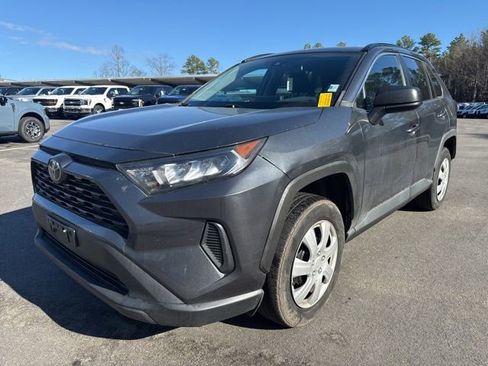 Used 2021 Toyota RAV4 LE image 1
