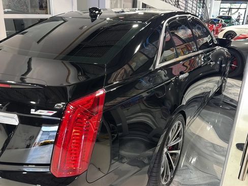 Used 2018 Cadillac CTS V w/ Luxury Package RWD image 4