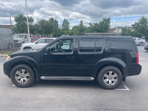 Used 2010 Nissan Pathfinder SE w/ SE Premium Journey Pkg AWD/4WD image 8