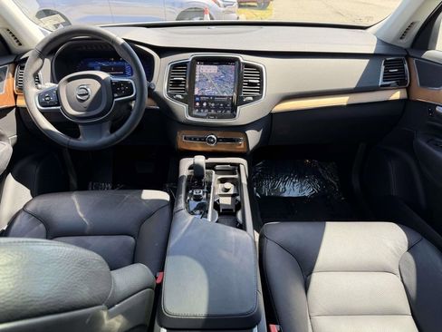 Used 2023 Volvo XC90 B5 Plus AWD/4WD image 2