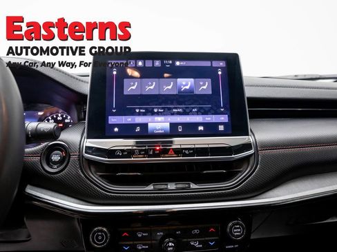 Used 2023 Jeep Compass Trailhawk image 12