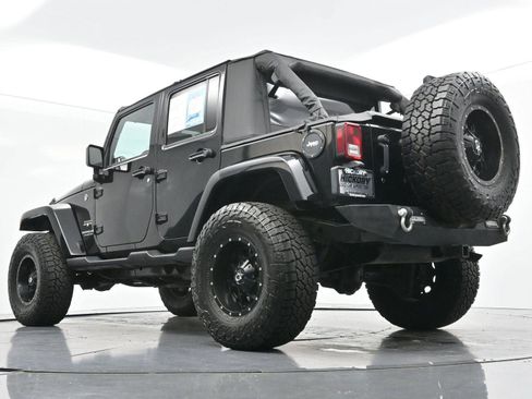 Used 2017 Jeep Wrangler Unlimited Sahara w/ Connectivity Group AWD/4WD image 44