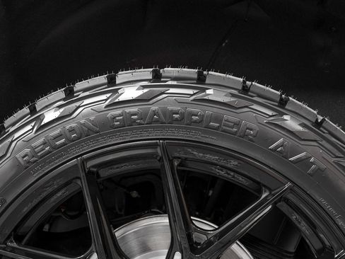 Used 2026 Chevrolet Suburban Z71 w/ Z71 Off-Road Package image 40