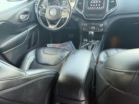 Used 2020 Jeep Cherokee Latitude Plus w/ Cold Weather Group AWD/4WD image 38