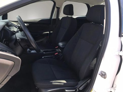 Used 2018 Ford Focus SE w/ SE Appearance Package FWD image 15