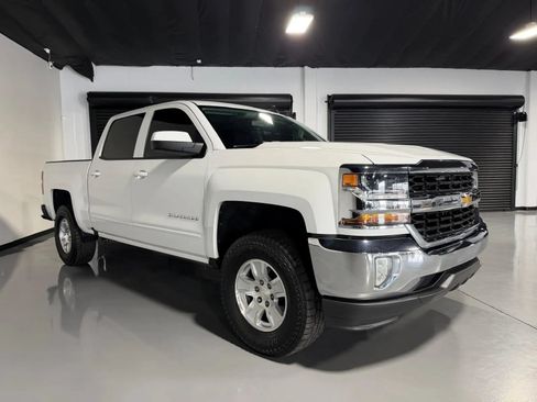 Used 2018 Chevrolet Silverado 1500 LT w/ All Star Edition RWD image 3