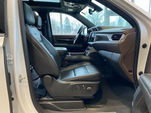 Used 2021 GMC Yukon Denali w/ Denali Premium Package image 19