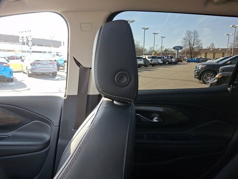 Used 2022 GMC Terrain Denali image 17