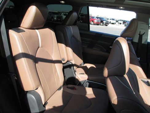 Used 2024 Toyota Grand Highlander Platinum image 22