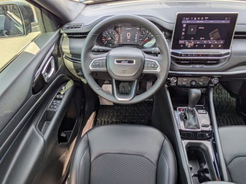 New 2026 Jeep Compass Latitude image 17