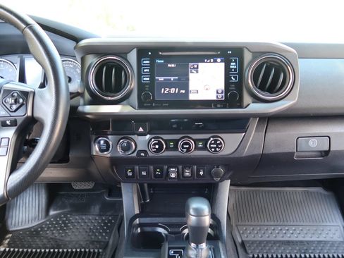 Used 2018 Toyota Tacoma TRD Sport w/ Technology Package AWD/4WD image 26