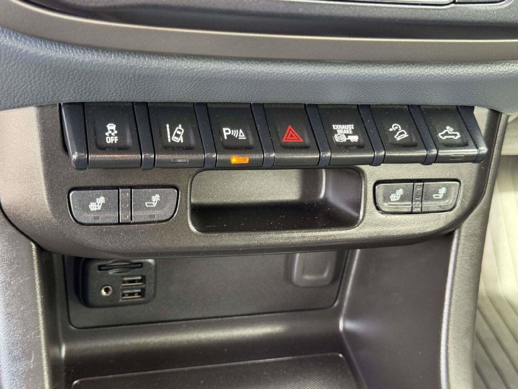 Used 2022 Chevrolet Colorado Z71 w/ Z71 Midnight Edition AWD/4WD image 9