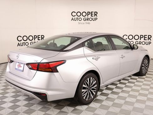 Used 2024 Nissan Altima 2.5 SV image 19