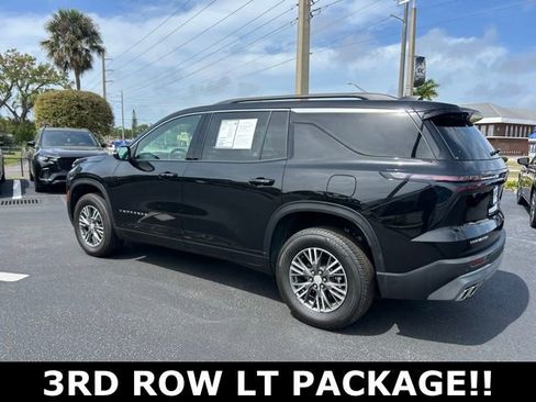 Used 2025 Chevrolet Traverse LT image 4