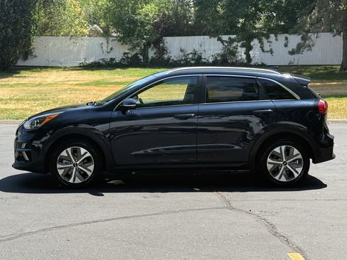 Used 2022 Kia Niro EX w/ Cold Weather Package FWD image 7