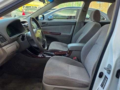 Used 2004 Toyota Camry LE image 9